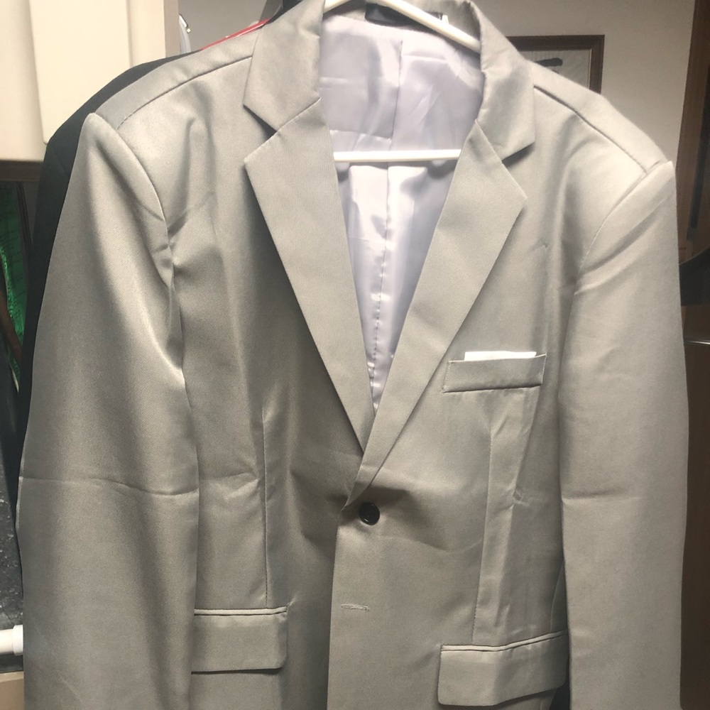 Never worn, states size 6xl on label, but is a medium in size.